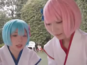 發情姊妹花阿部乃美紅＆麻里梨夏在戶外花園享受吹喇叭